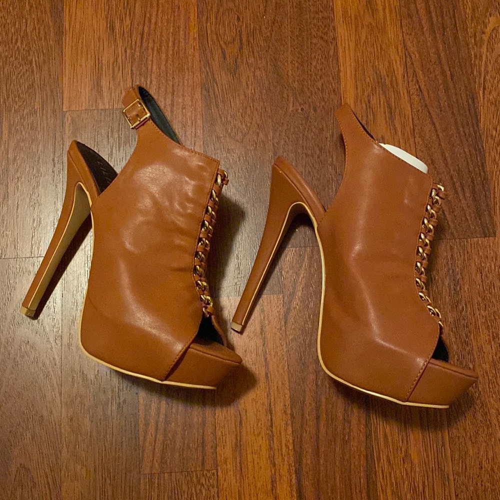 Brown Heel with Gold Pieces 8.5 New
